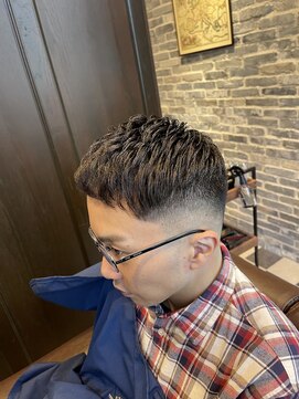 ミリオンバックス 御徒町店(Million Backs) スキンフェード/濡れパン/アイロンパーマ<理容室>[メンズ/御徒町