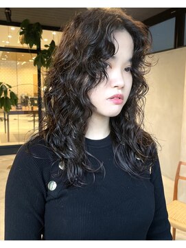 ハル(HAL) セミロング　ウルフウェイビーパーマ