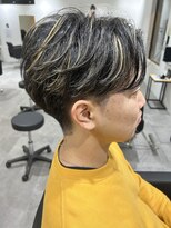 ヒュイル バイ ニアウ(Hwyl by Niau) メンズツーブロックセンターパートハイライトニュアンスパーマ