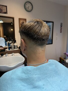 アジト(AJITO) 七三フェード