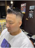 スキンフェード/バーバースタイル/フェザーアップ