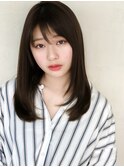 ストレートヘア　ミディアムヘア　黒髪　小顔ヘア