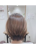 パインカラー(Pine Color) グラ風ショートボブ