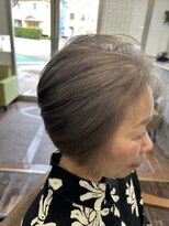 アート(art)&nbsp;グレーヘアで白髪をオシャレに