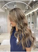 【Kaede】ハイライトで作るブロンドカラー／海外ガールヘア