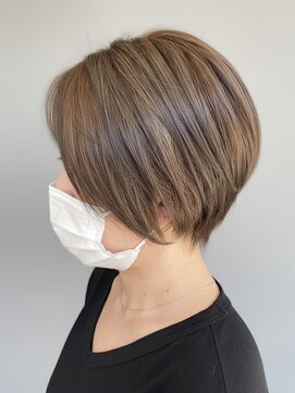 アース 上本町店(HAIR&MAKE EARTH) 白髪ぼかし◎ハイライトカラーブラウン前下がりショートボブ
