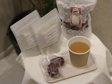 待ち時間には”美髪茶”と”棗(ナツメ)”でほっと一息～＊綺麗な髪は内側から