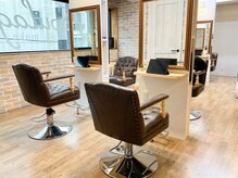 【SALON★】落ち着いた雰囲気の店内と笑顔いっぱいのスタッフがお出迎え★お席へご案内いたします[大森］