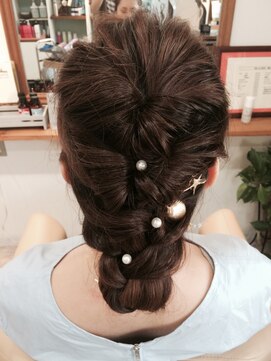 ピンナ(Pinna by Lasetta) お呼ばれコンパクトなアレンジスタイル