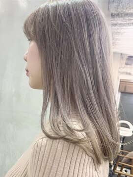 キラ 渋谷(KILLA) ホワイトベージュ＿ネイビーカラーフレンチボブ【原宿 北間】