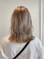 ヘアデザイン トリップ(HAIR DESIGN TRIP) グレージュ。