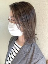 シロ(siro) 切りっぱなしbob × ベージュ