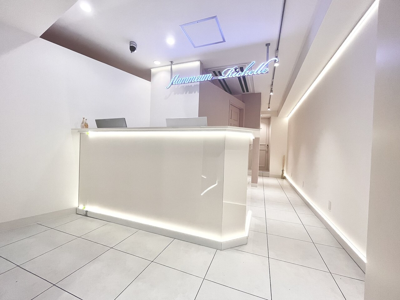 SELFRIDGE CREME BIJOUX ピンク 東京高級美容室使用新品未開 西口・南口・代々木で人気の女性スタイリストが多いの美容院・美容室