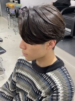 ニュアンスパーマセンターパートヘアツーブロック刈り上げ