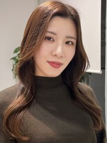 ティア(Tia.)&nbsp;韓国風/くびれヘア/ロング/かきあげ/センターパート