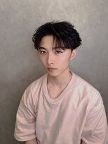 ジーナ 天神(Zina)&nbsp;センターパート×フェザー【鐘ヶ江】