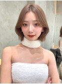 冬仕様のヘーゼルベージュかける韓国くびれボブ