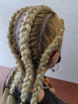 日常も特別な日も可愛い！技術とセンスが光るワンランク上のヘアセット♪コーンロウも◎