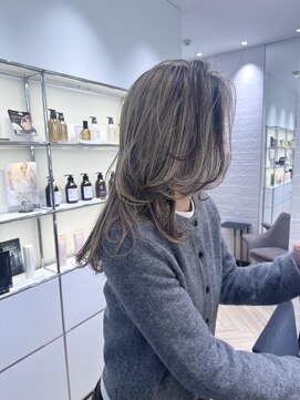 ステア ケース(stair case) 地毛残し　ハイライト　ブロンド　白髪ありのお客様