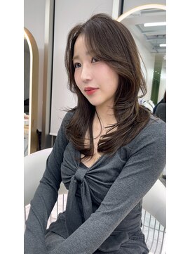 ロンドルピナス 小倉(Lond Lupinus) ミディアムレイヤーカット/似合わせカット/大人ガーリー/20代