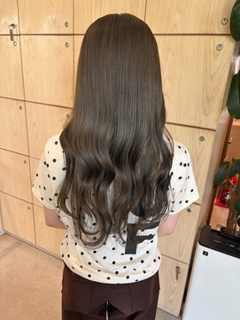 アドラーブル 万代店 (adorable) 大人美人ブリーチなしダブルカラーオリーブグレージュ韓国風巻き