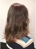 ミントベージュのミディアムヘア