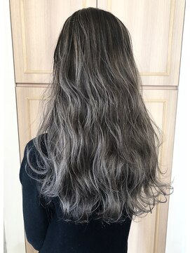 モモ(MOMO) シルバーグレージュ