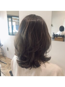 マウロア(MAULOA) "ミディアムウルフ × 透明感カラー"ayumi