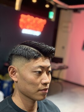 スリーベット (3BET) スキンフェード、サイドパート