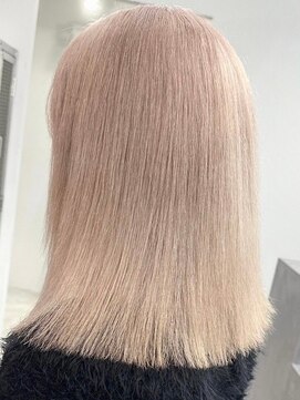 ウィコ 新宿(WICO) ホワイトベージュ[新宿駅/フェミニン/モード/ダークアッシュ]