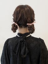 アヴェイル ヒロオ(a'vail Hiroo)&nbsp;流行りのツインアレンジ × お団子ヘアセット
