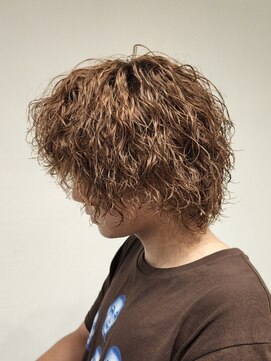 ニアウ 伊勢崎連取店(Niau) メンズミディアムボブハイトーンツイストスパイラルパーマ