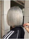 ボブ×シルバーカラー