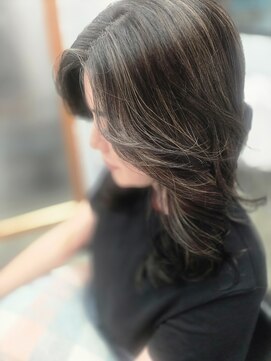 ミニィバイミラーズ(Miniy by Miroirs) 細めハイライト×ベージュ