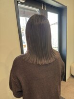 ラヴィン(LOVIN’)&nbsp;グレイカラー/ミディアムボブ/アッシュ