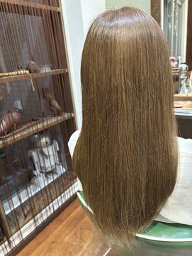 エッカ(ekka) カーキーベージュカラー