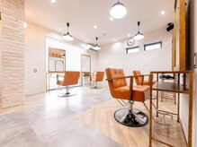 アグ ヘアー リーテン 坂戸店(Agu hair Liten)の雰囲気（ゆったり寛げる居心地の良い空間です。）