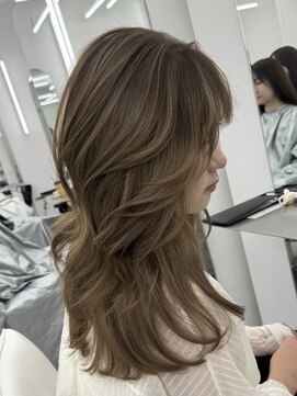 アマトウキョウスマートサロン(AMA TOKYO×Smart Salon) ヘーゼルベージュ　ブリーチなし　レイヤーカット　海外風