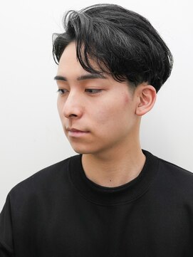 カーウォッシュバーバー(CARWASH BARBER) メンズカットセンターパートニュアンスパーマスキンフェード0303