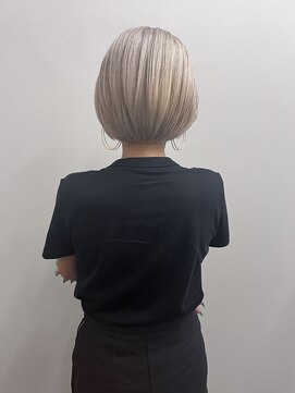 イリ(Ili) ブロンドボブ