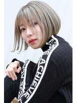 ステラ ヘア デザイン サロン(STELLA hair design salon)&nbsp;前下がりボブ　ホワイトグレージュ　S