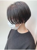 大人かわいい黒髪ハンサムショート前髪なし