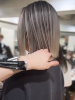 サイン 表参道(SIGN)&nbsp;バレイヤージュハイライトグラデーションカラー白髪ぼかし