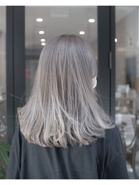 ヤイカ(YAYKA) ハイトーンシルバーベージュ