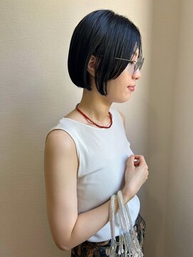 アム(amu) ミニボブ/切りっぱなし/地毛風縮毛矯正/ネイビーカラー