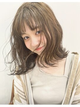 アドア(adore) 切りっぱなしロブ×くびれ巻き