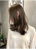 ミディアムレイヤー 色気ヘア ブリーチなし オリーブベージュ