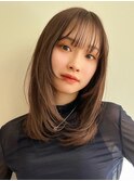 顔周りレイヤーカットくびれヘアミルクティーベージュカラー