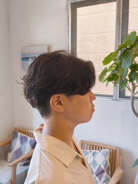 リーシュ(LEASH) ゆるパーマで作る毛流れセンターパート