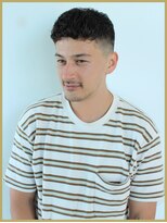 ジジバイワースホワイル(jiji by WORTH WHILE)&nbsp;ハイライト波巻きアップバングツーブロックマッシュ束感ショート